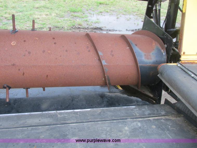 image for item A8734 2004 New Holland 94C draper head