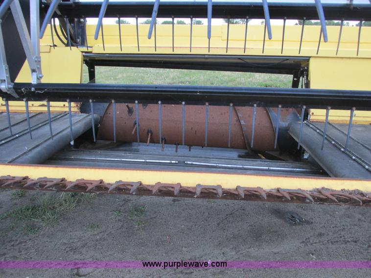 image for item A8734 2004 New Holland 94C draper head