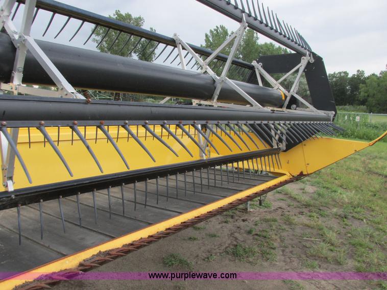 image for item A8734 2004 New Holland 94C draper head