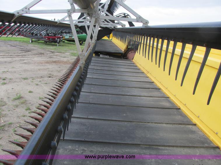 image for item A8734 2004 New Holland 94C draper head
