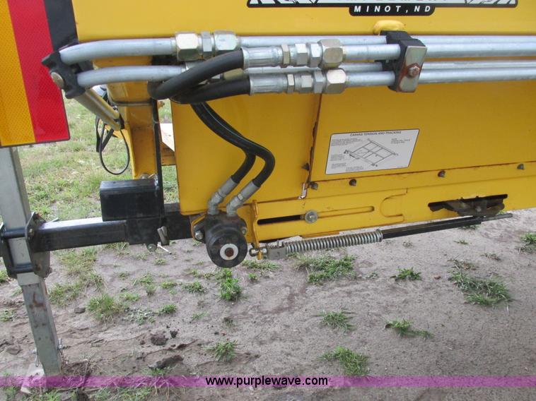 image for item A8734 2004 New Holland 94C draper head