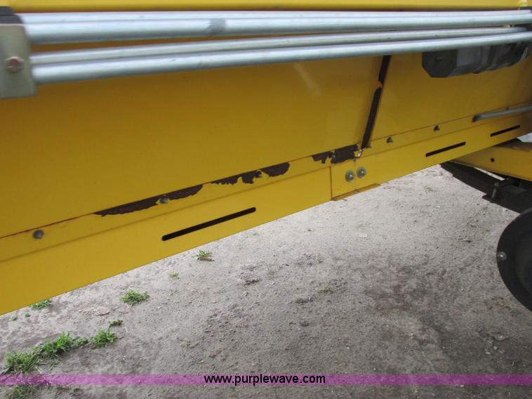 image for item A8734 2004 New Holland 94C draper head