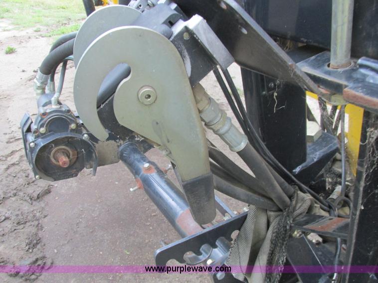 image for item A8734 2004 New Holland 94C draper head