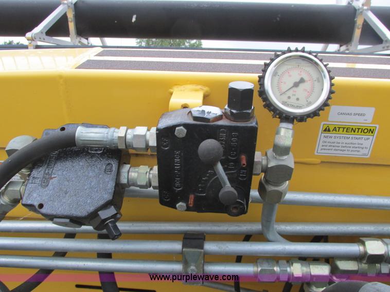 image for item A8734 2004 New Holland 94C draper head