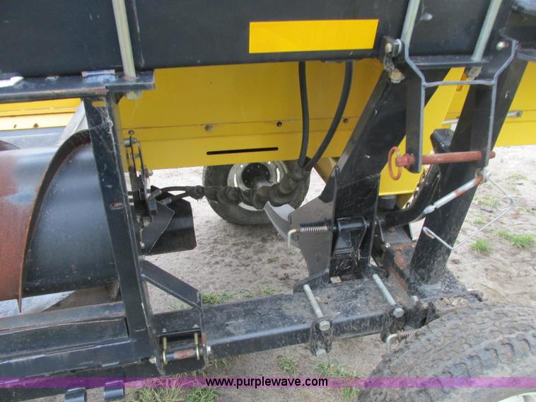 image for item A8734 2004 New Holland 94C draper head