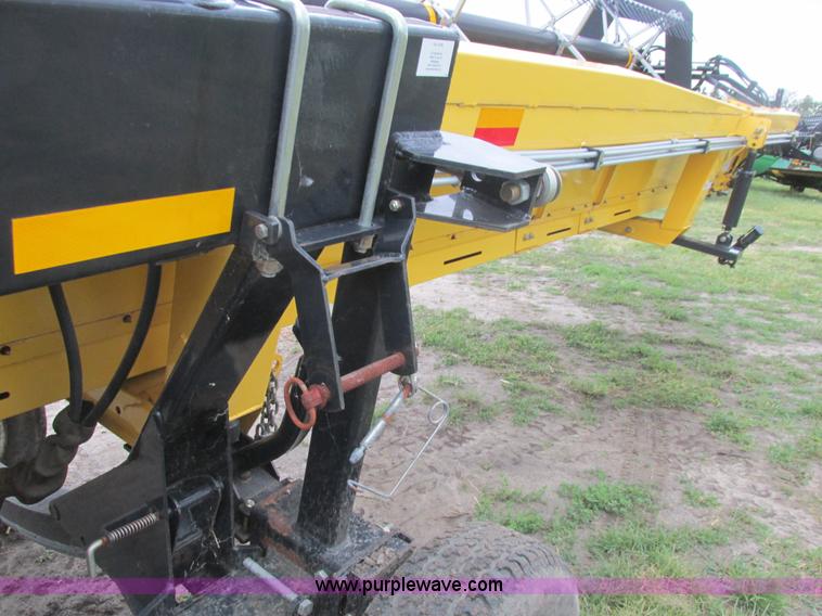 image for item A8734 2004 New Holland 94C draper head