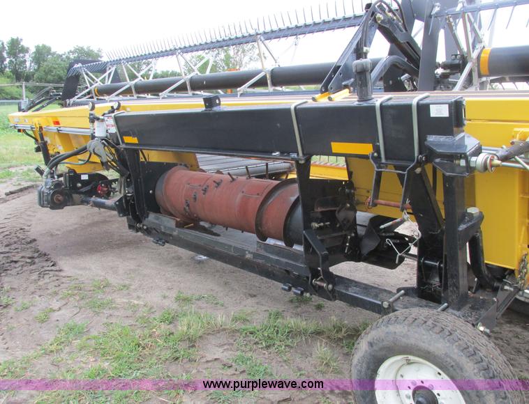 image for item A8734 2004 New Holland 94C draper head