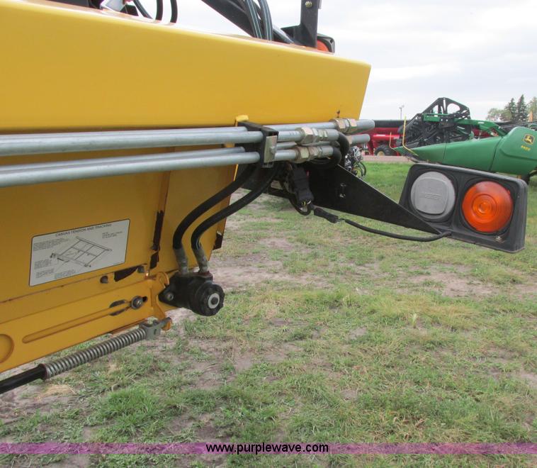 image for item A8734 2004 New Holland 94C draper head