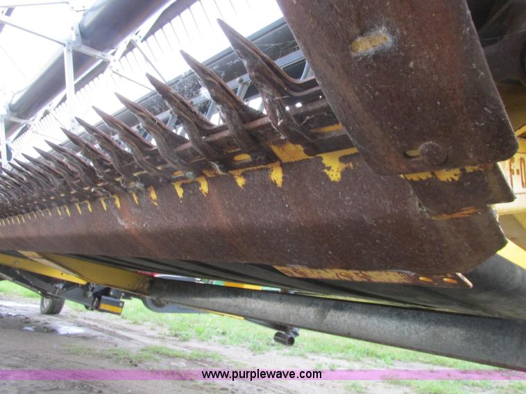 image for item A8734 2004 New Holland 94C draper head