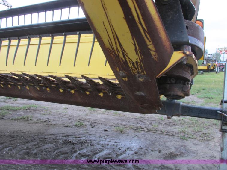 image for item A8734 2004 New Holland 94C draper head