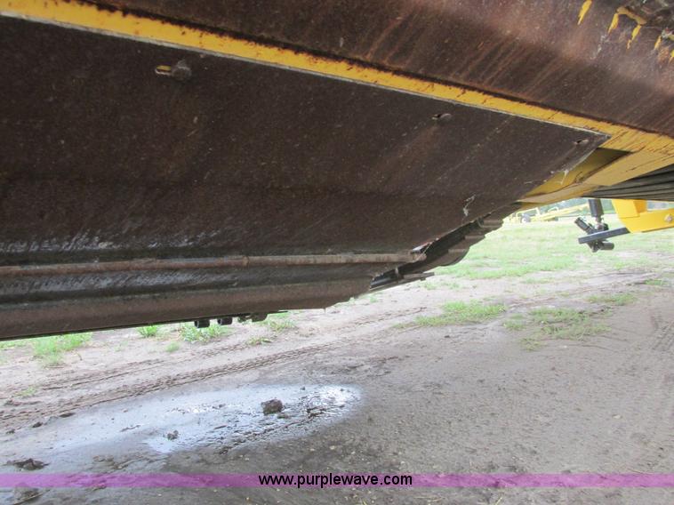 image for item A8734 2004 New Holland 94C draper head