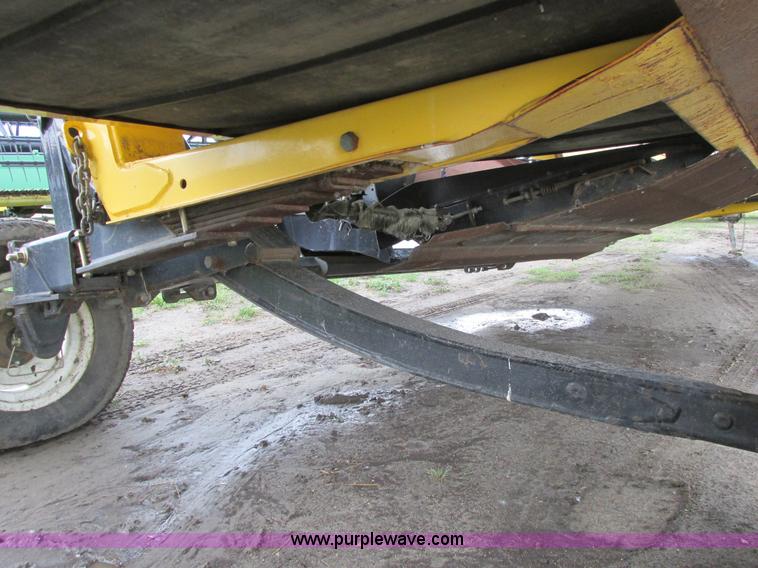 image for item A8734 2004 New Holland 94C draper head