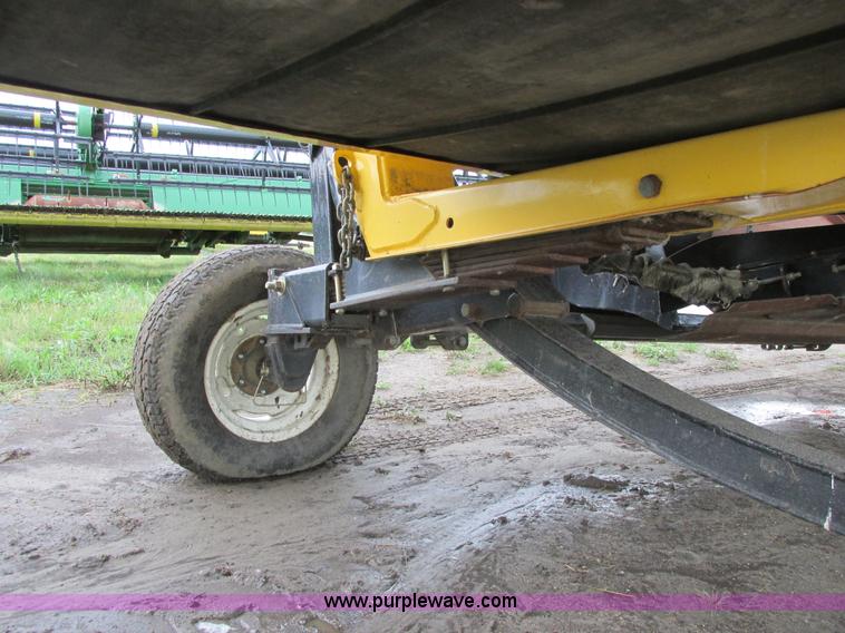 image for item A8734 2004 New Holland 94C draper head