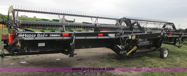 image for item A8735 2009 Honey Bee SP40 draper head