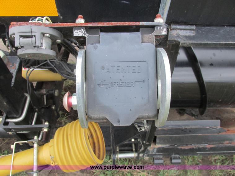 image for item A8735 2009 Honey Bee SP40 draper head