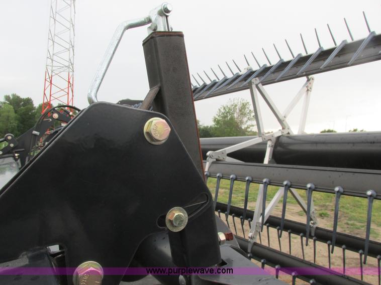 image for item A8735 2009 Honey Bee SP40 draper head