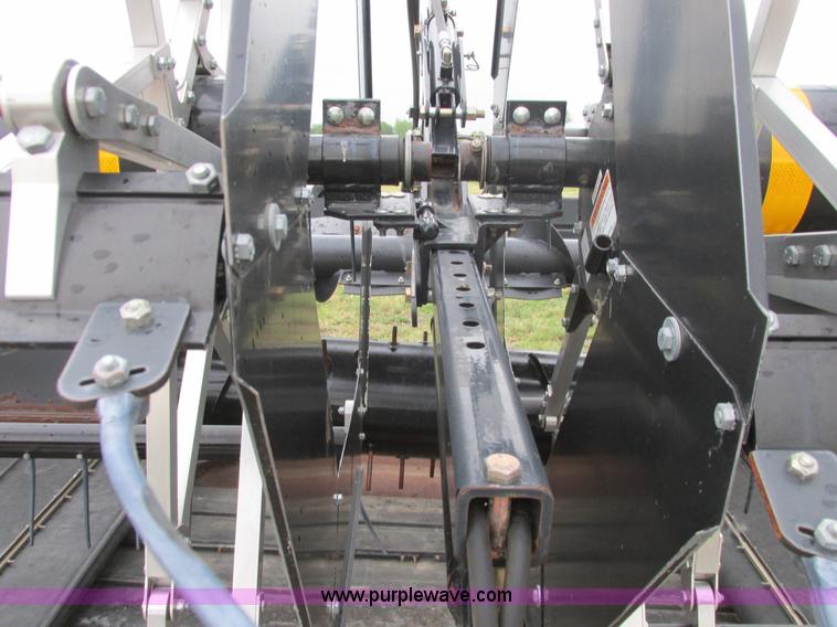 image for item A8735 2009 Honey Bee SP40 draper head