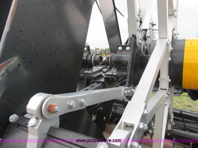 image for item A8735 2009 Honey Bee SP40 draper head