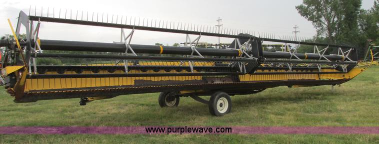 image for item A8736 2008 New Holland 94C draper head