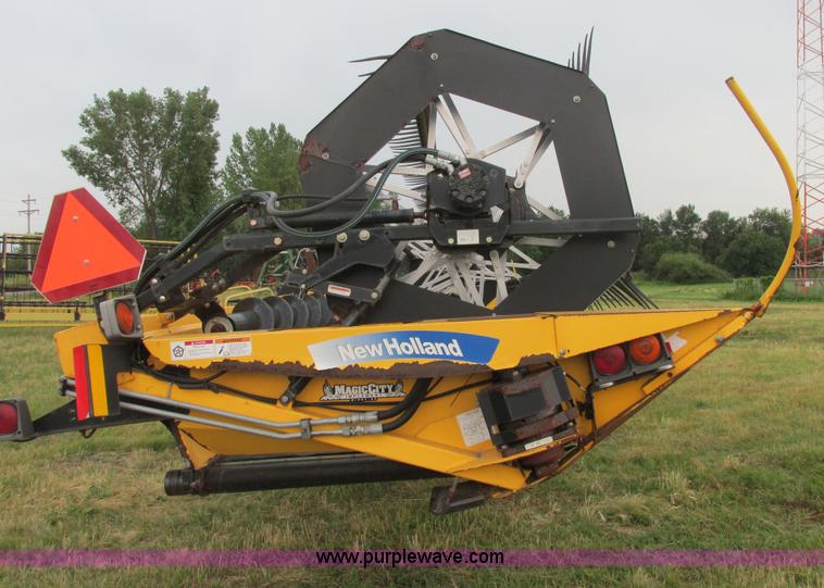 image for item A8736 2008 New Holland 94C draper head