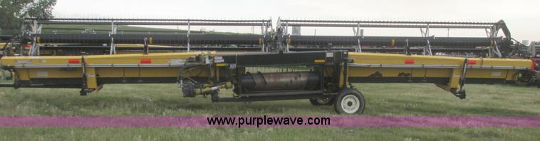 image for item A8736 2008 New Holland 94C draper head