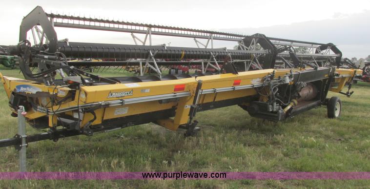 image for item A8736 2008 New Holland 94C draper head