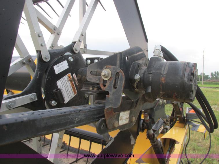 image for item A8736 2008 New Holland 94C draper head