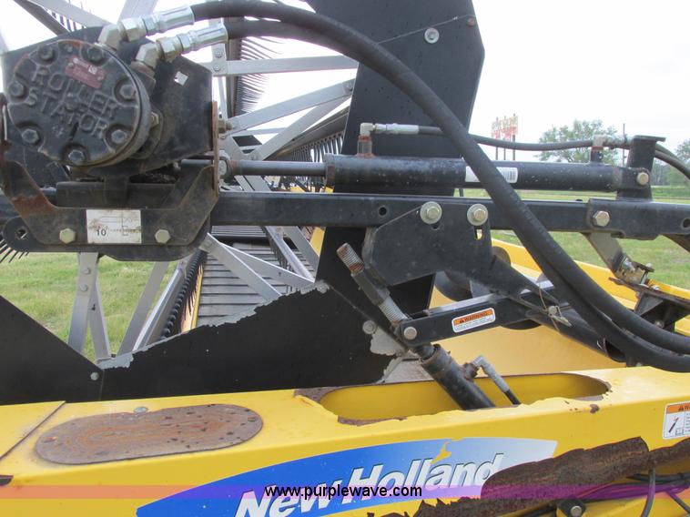 image for item A8736 2008 New Holland 94C draper head