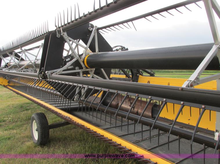 image for item A8736 2008 New Holland 94C draper head