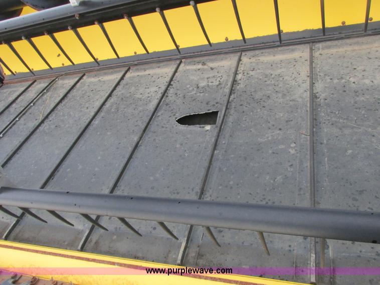 image for item A8736 2008 New Holland 94C draper head