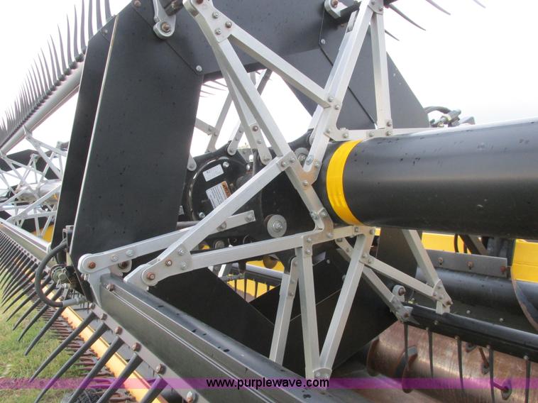 image for item A8736 2008 New Holland 94C draper head