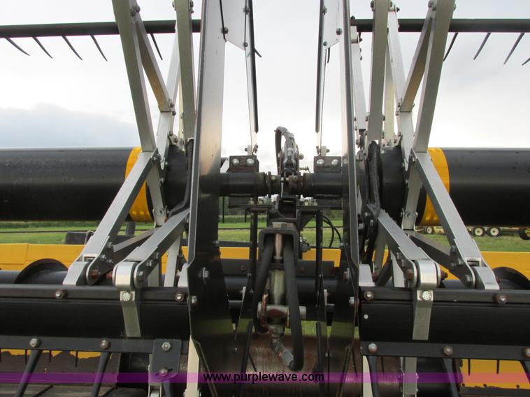 image for item A8736 2008 New Holland 94C draper head