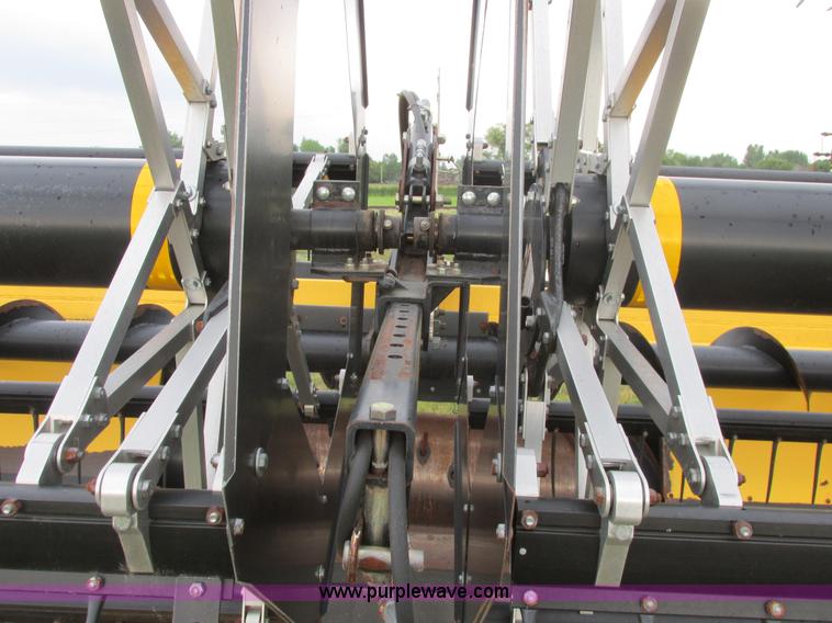 image for item A8736 2008 New Holland 94C draper head