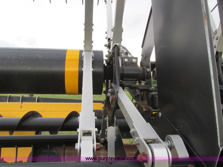 image for item A8736 2008 New Holland 94C draper head