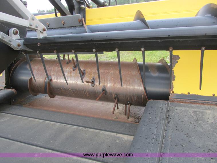 image for item A8736 2008 New Holland 94C draper head
