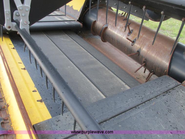 image for item A8736 2008 New Holland 94C draper head