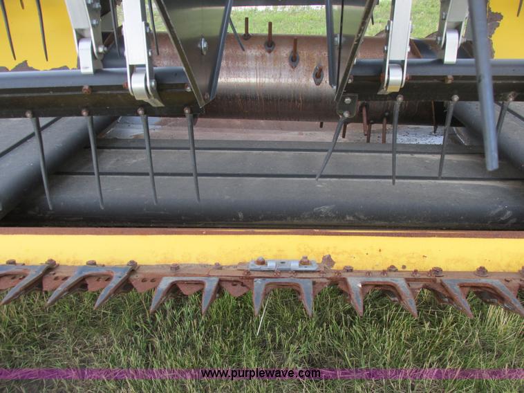 image for item A8736 2008 New Holland 94C draper head