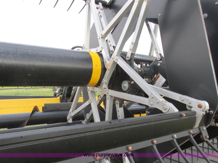 image for item A8736 2008 New Holland 94C draper head