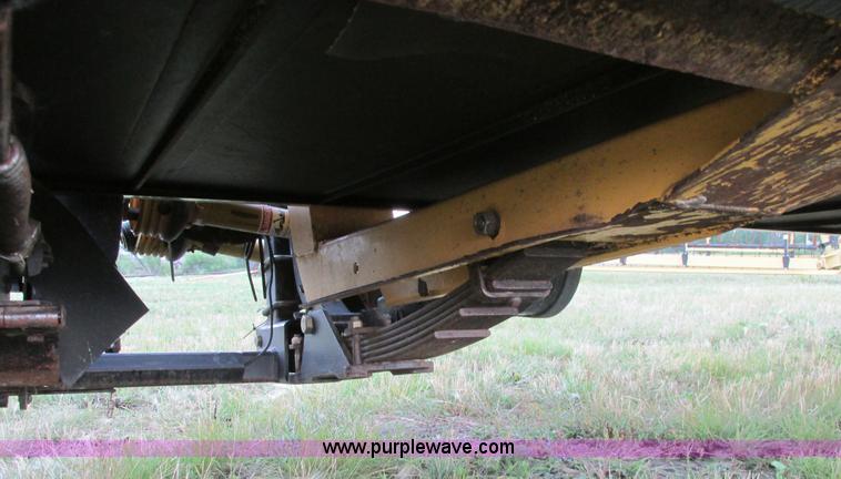 image for item A8736 2008 New Holland 94C draper head