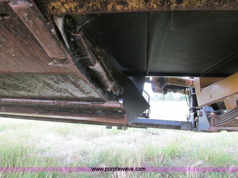 image for item A8736 2008 New Holland 94C draper head