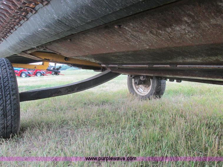 image for item A8736 2008 New Holland 94C draper head