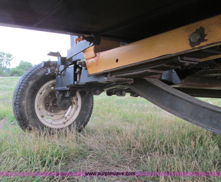 image for item A8736 2008 New Holland 94C draper head