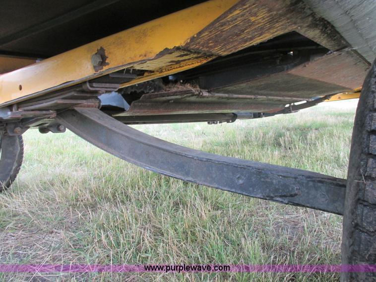 image for item A8736 2008 New Holland 94C draper head