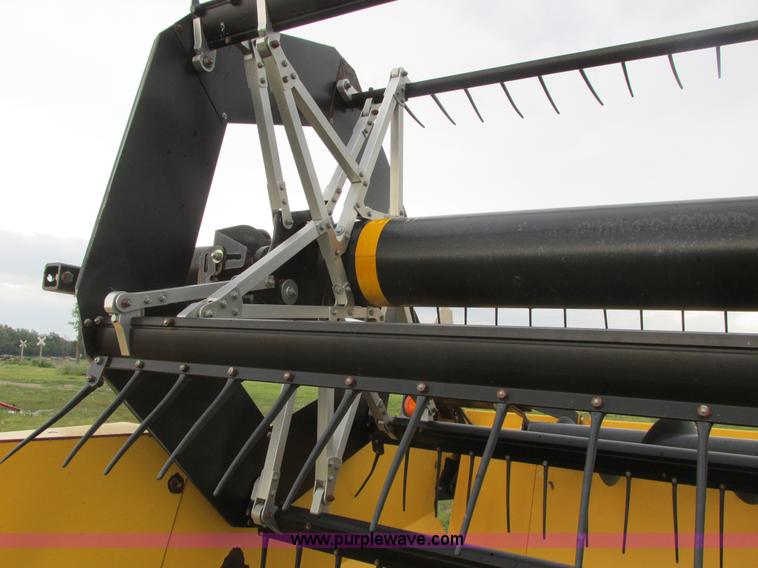 image for item A8736 2008 New Holland 94C draper head