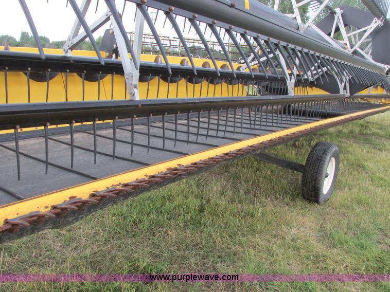 image for item A8736 2008 New Holland 94C draper head