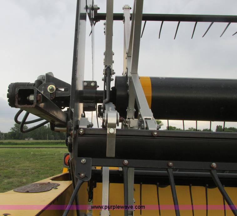 image for item A8736 2008 New Holland 94C draper head