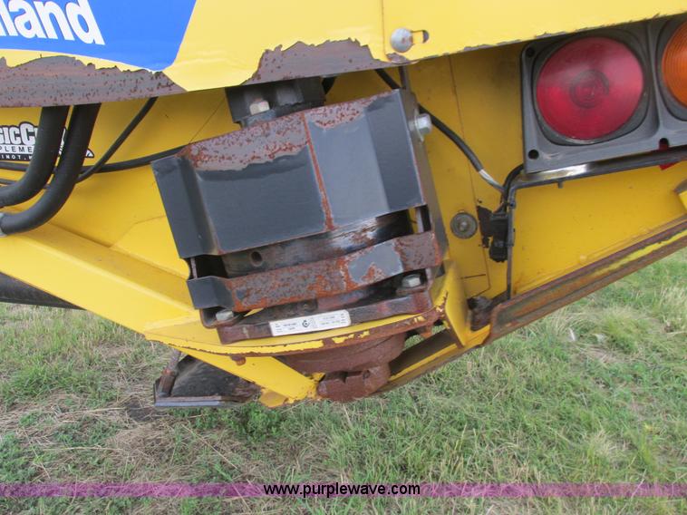 image for item A8736 2008 New Holland 94C draper head