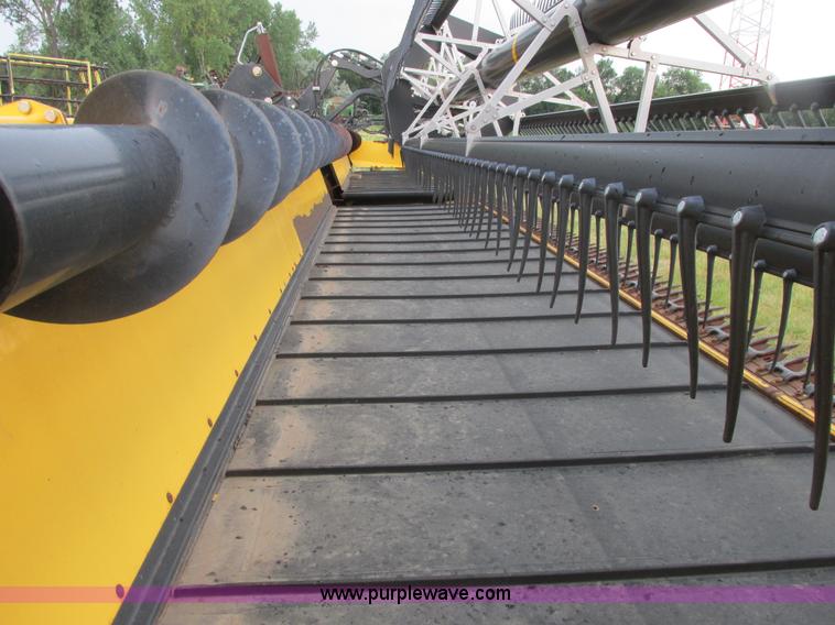 image for item A8736 2008 New Holland 94C draper head