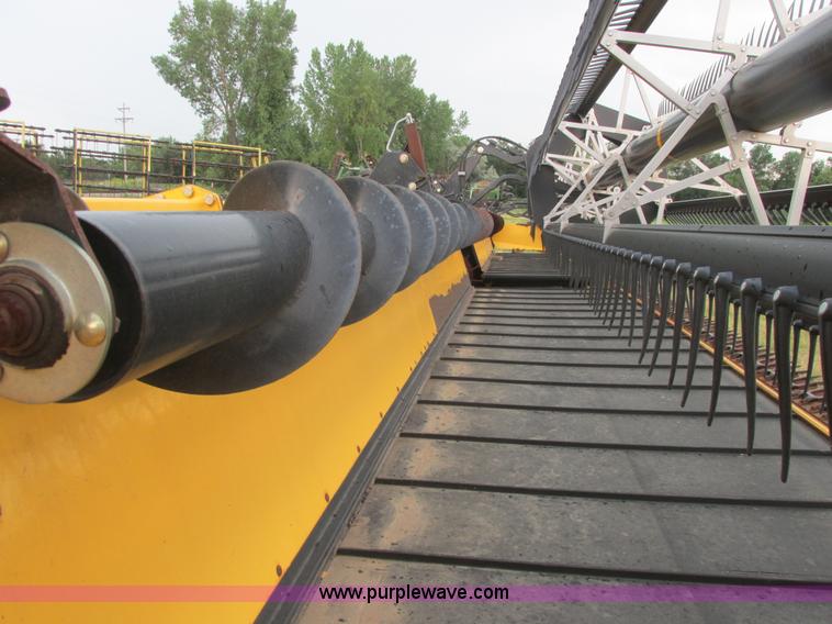 image for item A8736 2008 New Holland 94C draper head