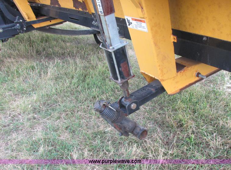 image for item A8736 2008 New Holland 94C draper head